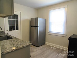 1311 Parkview Cir in Salisbury, NC - Foto de edificio - Building Photo