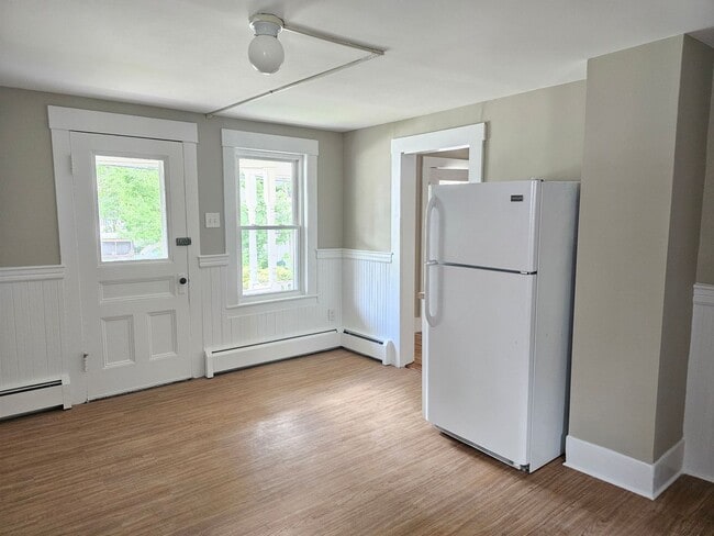 41 Cottage St in Milford, NH - Building Photo - Building Photo