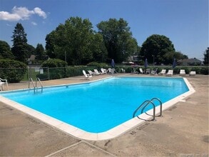 25 Riverside Dr in Clinton, CT - Building Photo - Building Photo