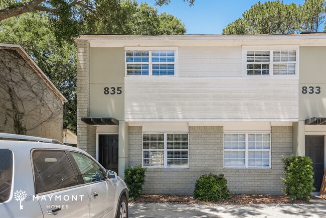 property at 835 Von Kolnitz Rd