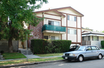 313 E Providencia Ave in Burbank, CA - Building Photo - Building Photo