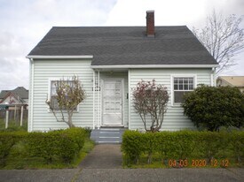 165 W Ash St in Lebanon, OR - Building Photo