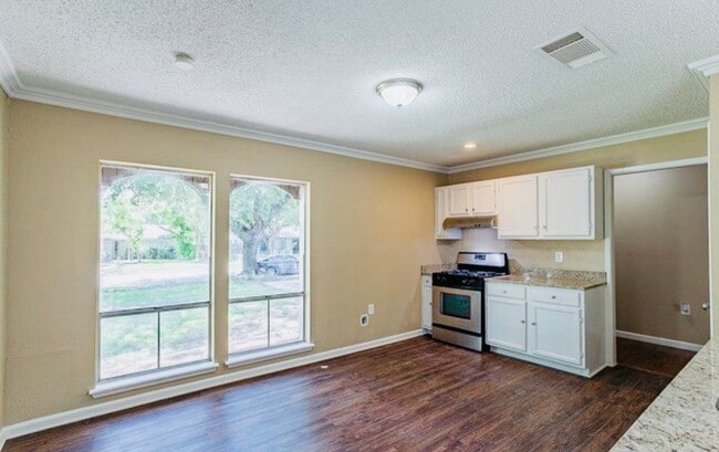 5822 Moores Creek in San Antonio, TX - Building Photo - Building Photo