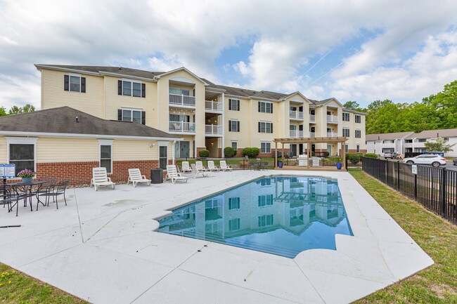 Summit Kings Mill in Fredericksburg, VA - Foto de edificio - Building Photo