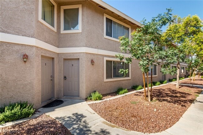 100 S Crestline Dr