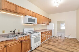 863 Clark St N in St. Paul, MN - Foto de edificio - Building Photo