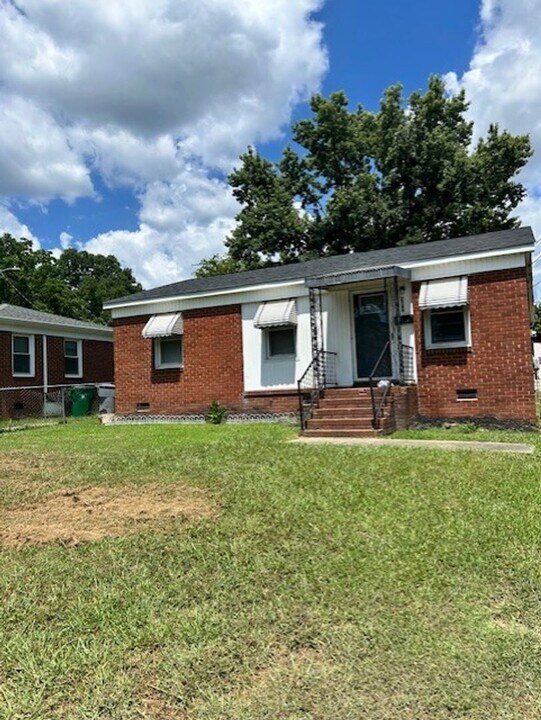 2944 Coronet Way in Charlotte, NC - Building Photo