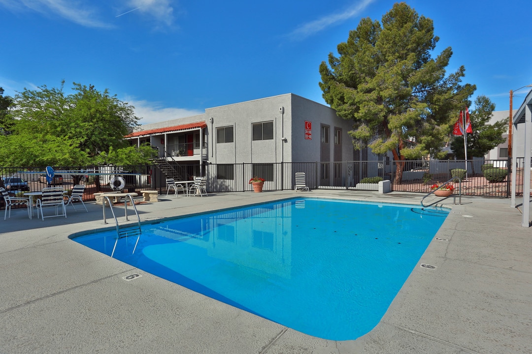 Mountain Lakes Apartments in Tucson, AZ - Foto de edificio