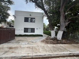 625 SW 5th St in Miami, FL - Building Photo