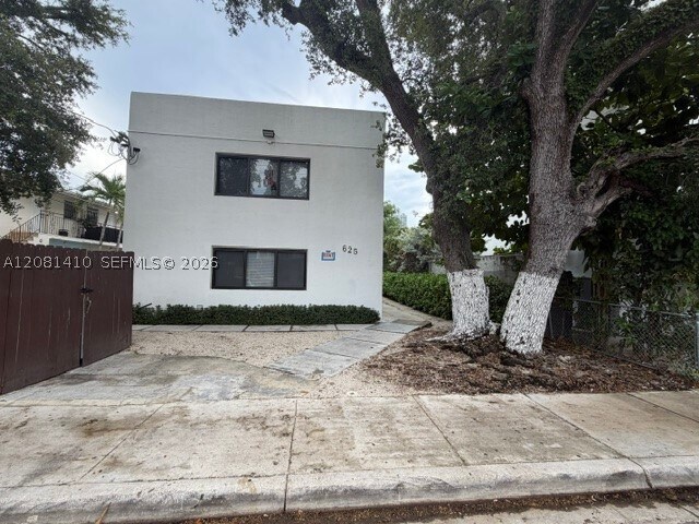 property at 625 SW 5th St