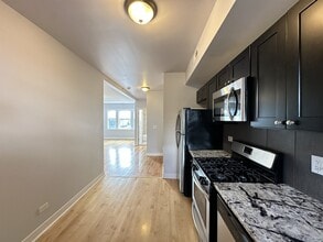2402 W Bryn Mawr Ave, Unit 2F in Chicago, IL - Building Photo - Building Photo