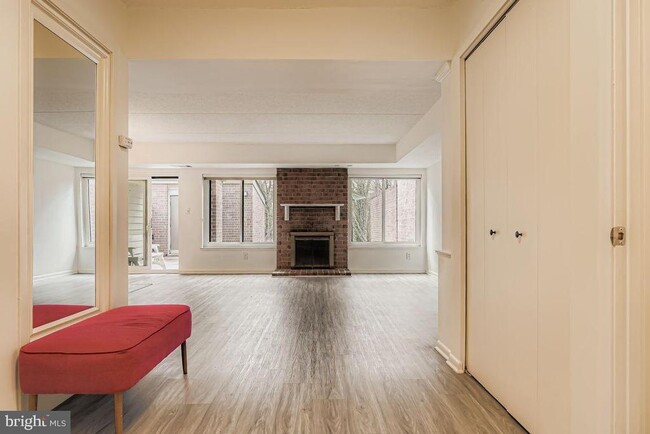 4 Oakridge Ct in Lutherville, MD - Building Photo - Building Photo