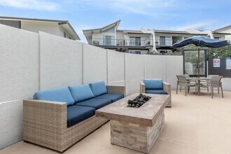 Beachfronter Townhome Apartments in Ventura, CA - Building Photo - Building Photo