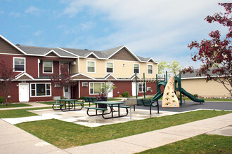 Granite City Townhomes in St. Cloud, MN - Building Photo - Building Photo