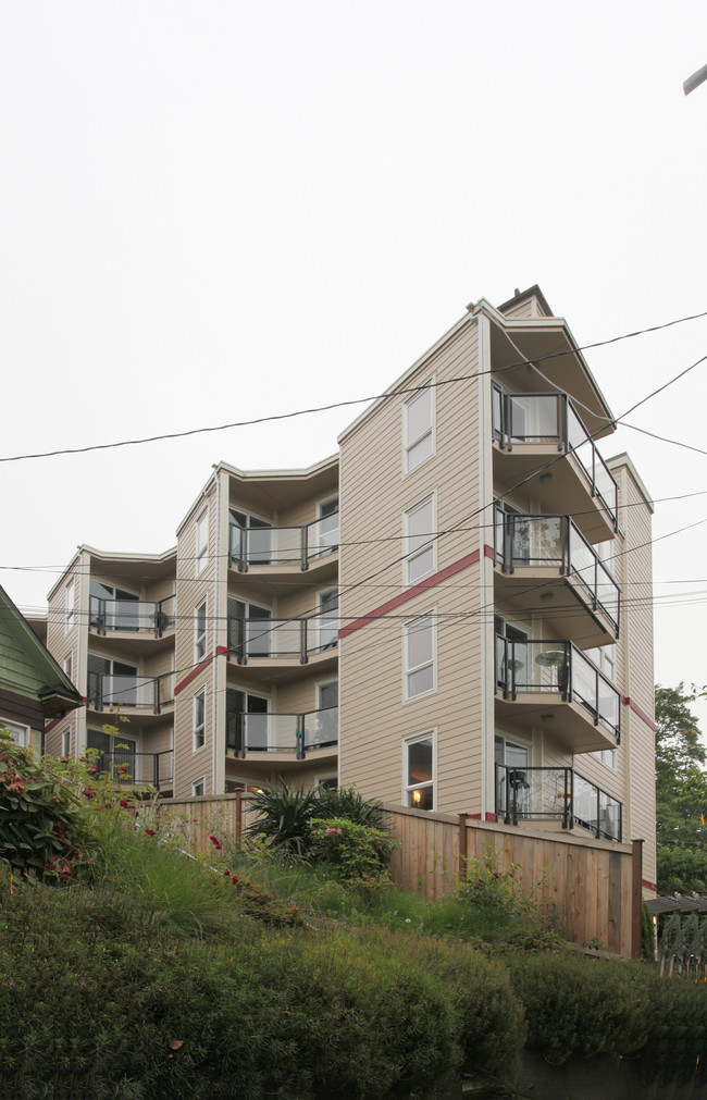 Summit Tower Apartments in Seattle, WA - Foto de edificio - Building Photo