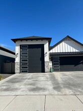 2936 E Lawton Dr in Meridian, ID - Building Photo - Building Photo