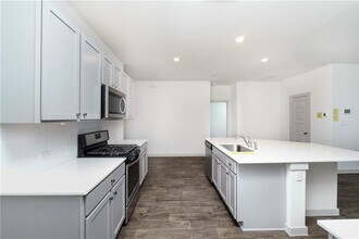 128 Big Sandy Creek Dr in Hutto, TX - Building Photo - Building Photo