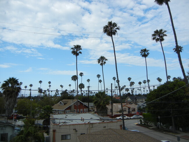 2207 Brenta Pl in Venice, CA - Building Photo - Building Photo