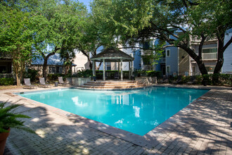 Oakhampton Place in San Antonio, TX - Foto de edificio - Building Photo