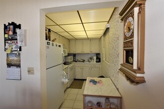 3240 Lake Osborne Dr in Lake Worth Beach, FL - Building Photo - Building Photo
