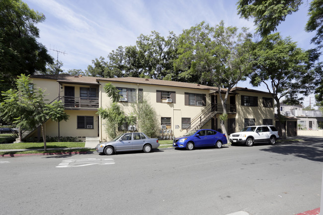 425 E Wellington Ave in Santa Ana, CA - Building Photo - Building Photo