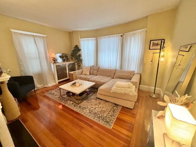 85 Wallingford Rd, Unit 2 in Boston, MA - Foto de edificio - Building Photo