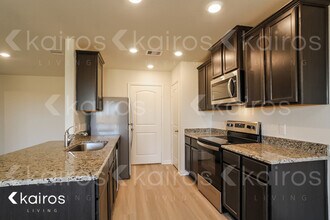 8406 Longshore Slope Rd in Mont Belvieu, TX - Building Photo - Building Photo