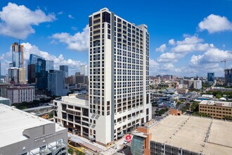 The 5 Fifty Five in Austin, TX - Foto de edificio - Building Photo