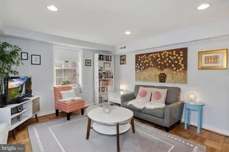2210 Washington Ave, Unit 102A in Silver Spring, MD - Building Photo - Building Photo