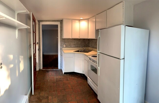 223 W Barnard St, Unit Apt B in West Chester, PA - Building Photo - Building Photo