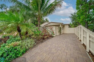 1728 NE 16th Ave in Fort Lauderdale, FL - Foto de edificio - Building Photo