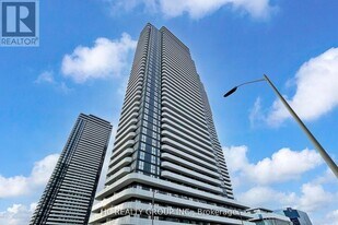 8 Interchange Wy in Vaughan, ON - Building Photo