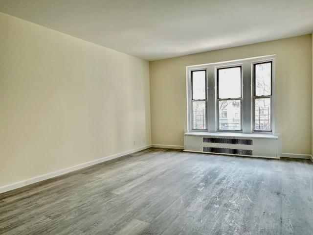 216 W 102nd St in New York, NY - Building Photo - Building Photo