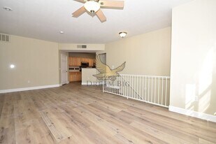 8555 W Russell Rd in Las Vegas, NV - Building Photo