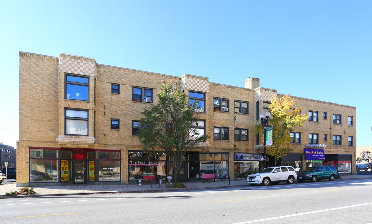 State Farm Insurance in Chicago, IL - Building Photo