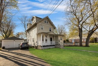460 Orchard St in Englewood, NJ - Building Photo - Building Photo