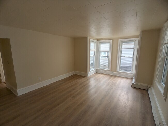 315 Pleasant St, Unit 1 in Bennington, VT - Building Photo - Building Photo