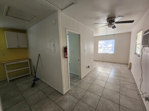 1302 E 149th Ave, Unit Apartment A in Lutz, FL - Building Photo - Building Photo