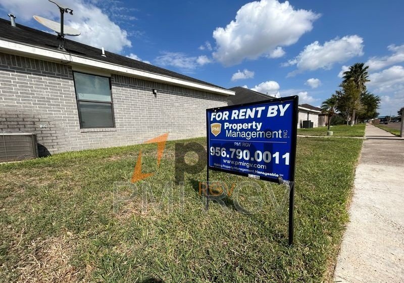 1501 E Coyote St in Pharr, TX - Building Photo