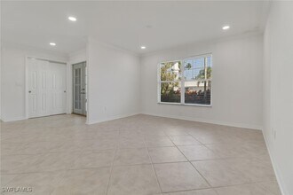 750 Southern Pines Dr in Naples, FL - Building Photo - Building Photo