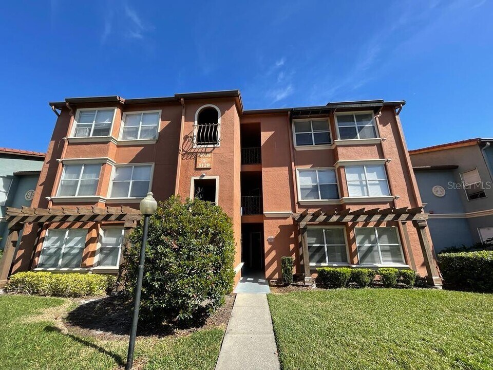 5128 Conroy Rd in Orlando, FL - Building Photo