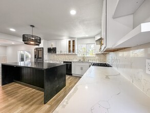 16624 Selby Dr in San Leandro, CA - Building Photo - Building Photo