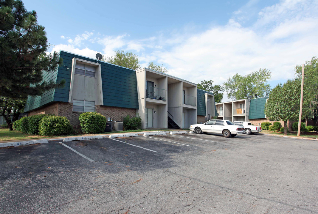 Pine Ridge Apartments in Oklahoma City, OK - Building Photo