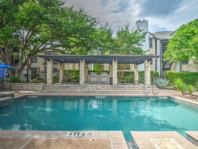 Logans Mill in Austin, TX - Foto de edificio - Building Photo