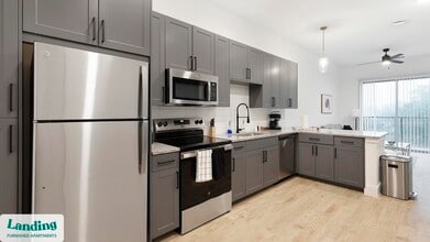 650 E Sycamore St in Denton, TX - Building Photo - Building Photo