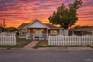 13 N 21st St in McAllen, TX - Building Photo