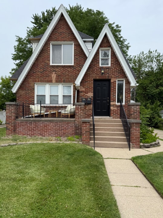 122 W Houstonia Ave in Royal Oak, MI - Building Photo