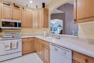 9795 Crescent View Dr S in Boynton Beach, FL - Building Photo - Building Photo