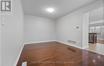 2019 Trawden Way in Oakville, ON - Building Photo - Building Photo