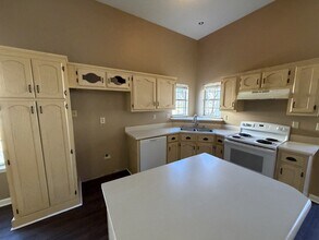 6675 Whitten Pine Dr in Memphis, TN - Building Photo - Building Photo